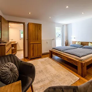 exklusiv-neu-renoviertes-apartment-mit-terrasse.com-bavaria.com/